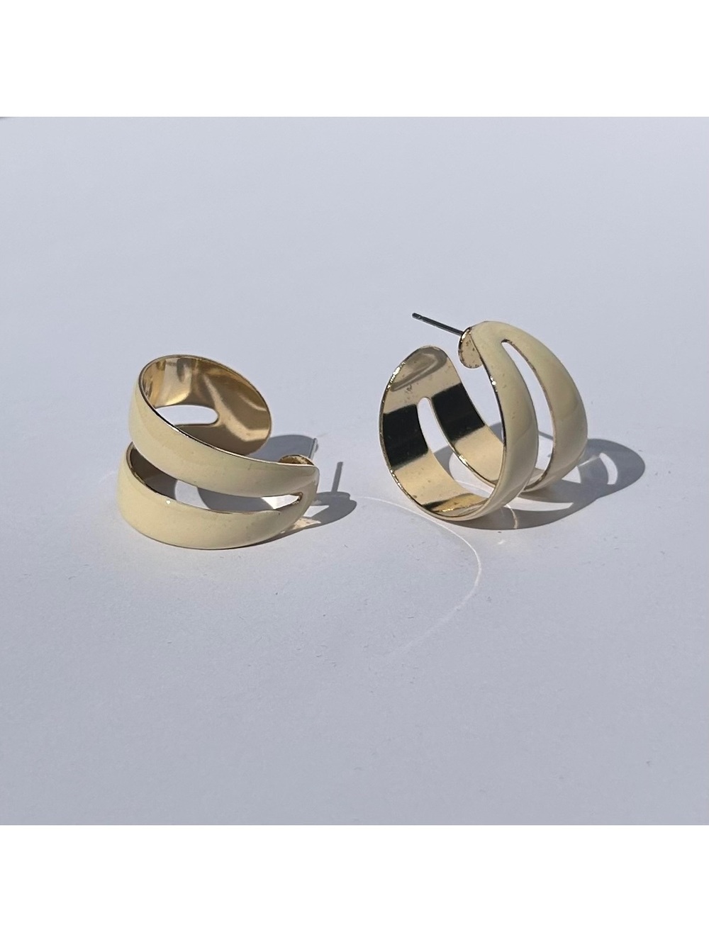 Vintage Gold Tone and Cream Colored Pierced Hoop Earrings